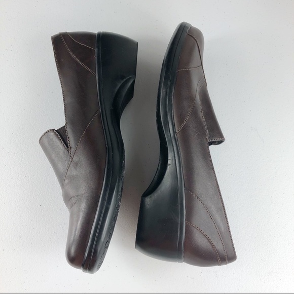 Clarks Leather Brown Slip on Size 9M New - Picture 5 of 8